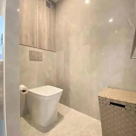 Central, Quiet & Cosy Near Monaco Apartment
